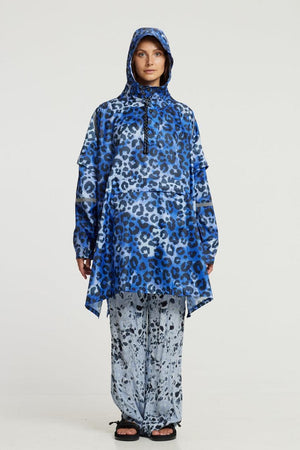 2021 MODE FUTURA: "Blue Leopard" The Essential Eco-Friendly Rain Poncho