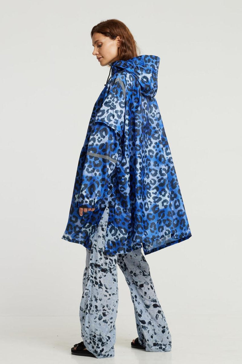 2021 MODE FUTURA: "Blue Leopard" The Essential Eco-Friendly Rain Poncho